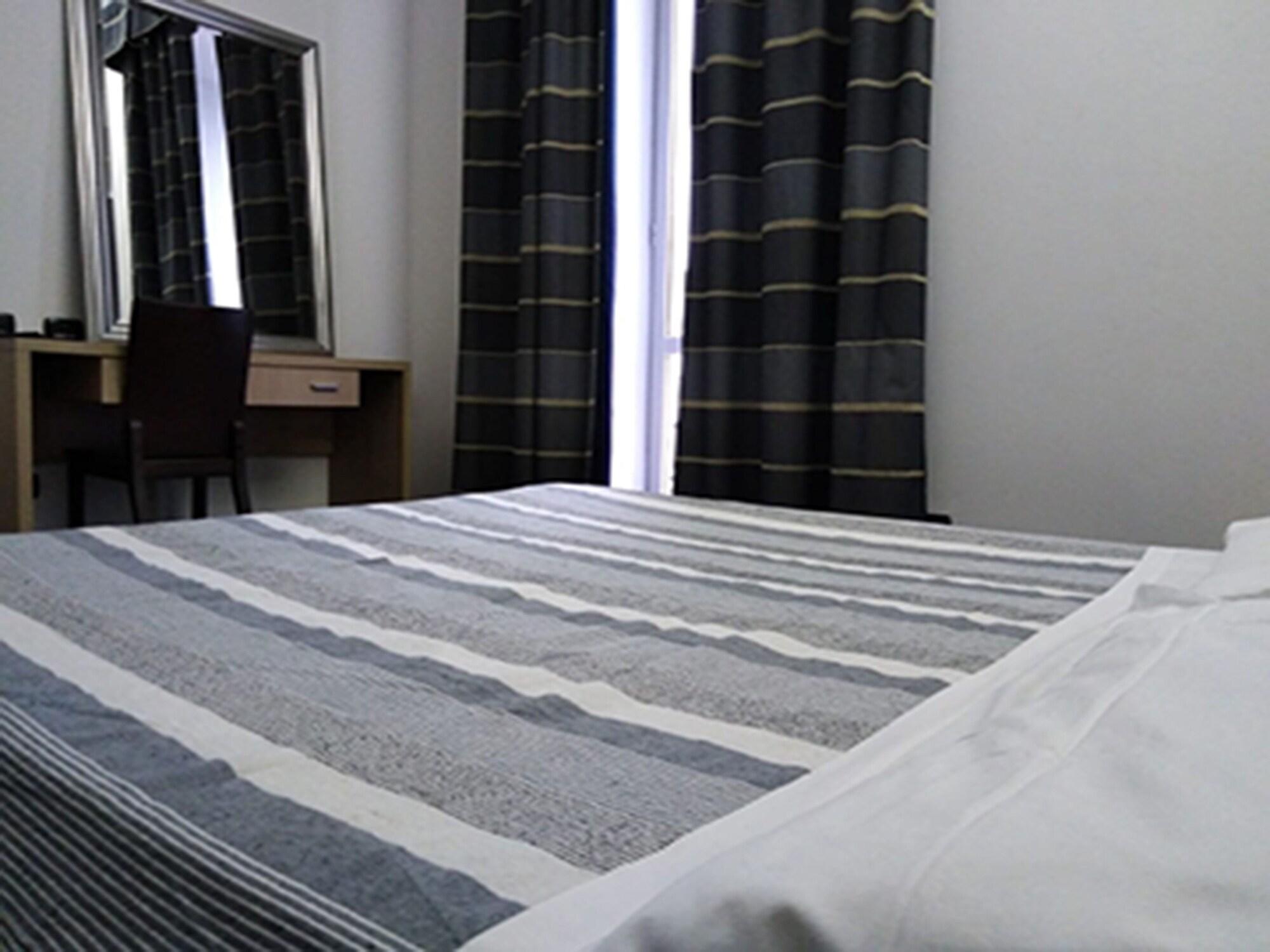 M&J Place Hostel Рим Екстериор снимка
