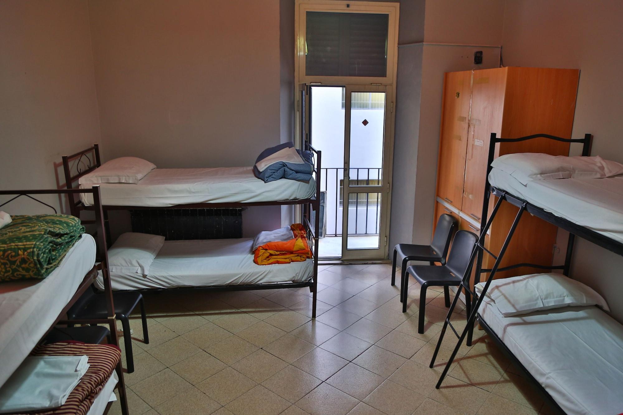 M&J Place Hostel Рим Екстериор снимка