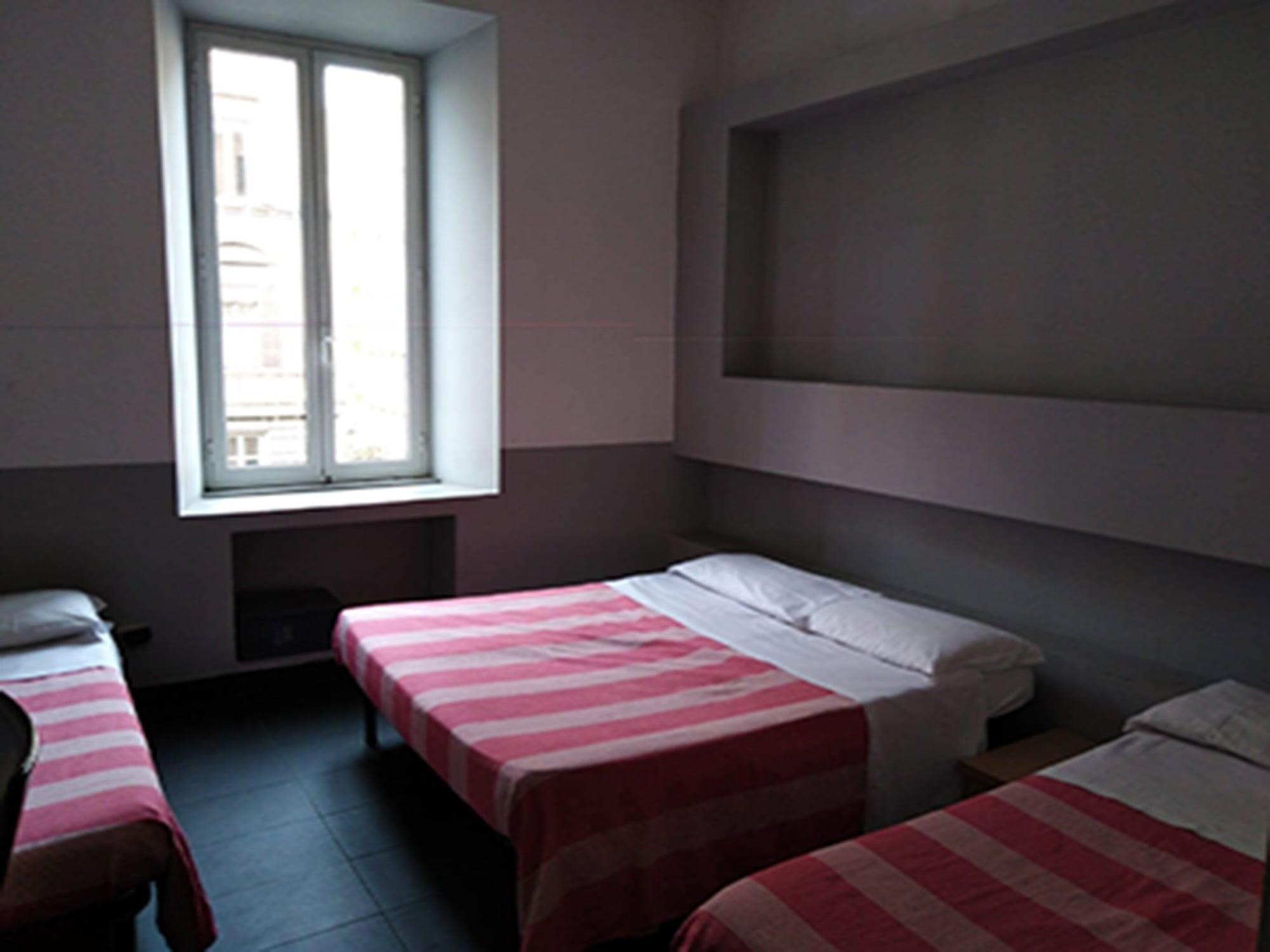 M&J Place Hostel Рим Екстериор снимка