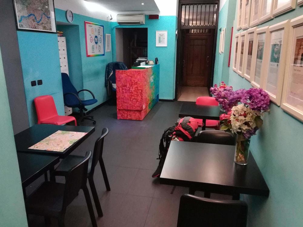 M&J Place Hostel Рим Екстериор снимка