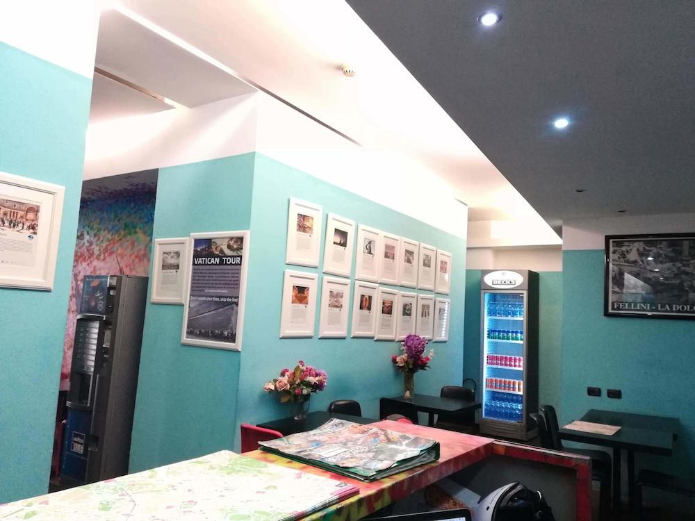 M&J Place Hostel Рим Екстериор снимка