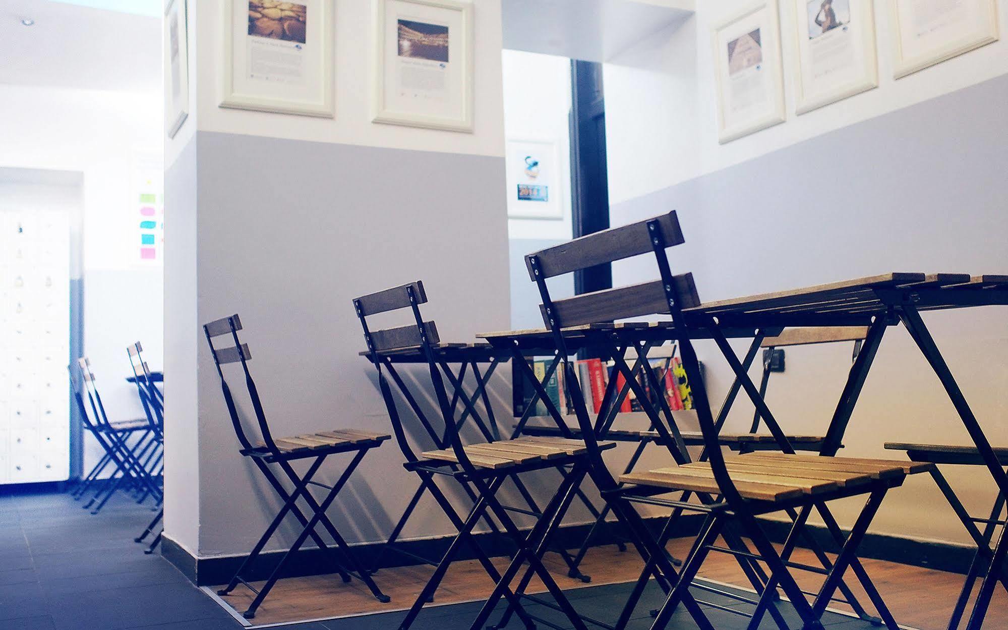 M&J Place Hostel Рим Екстериор снимка