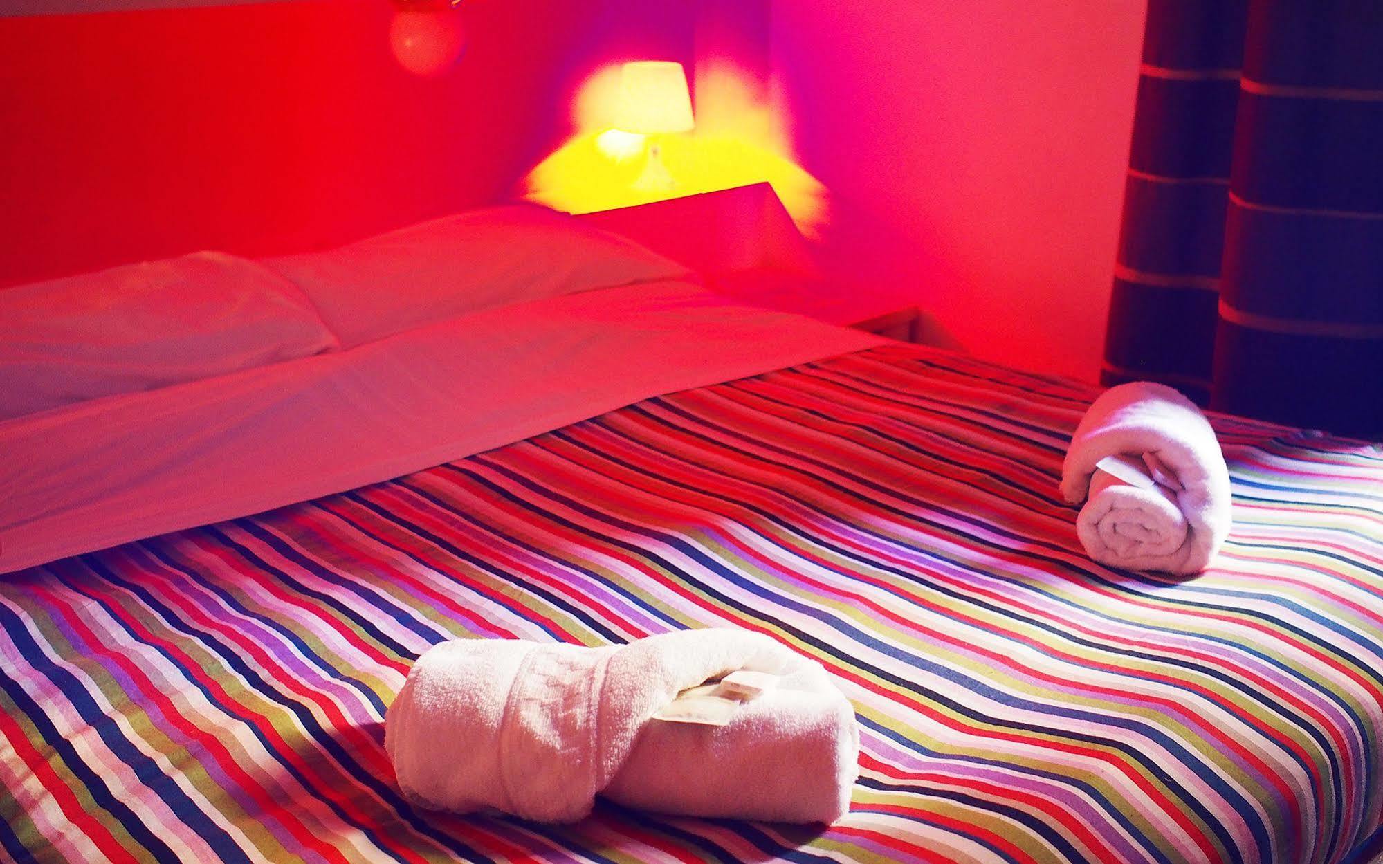 M&J Place Hostel Рим Екстериор снимка