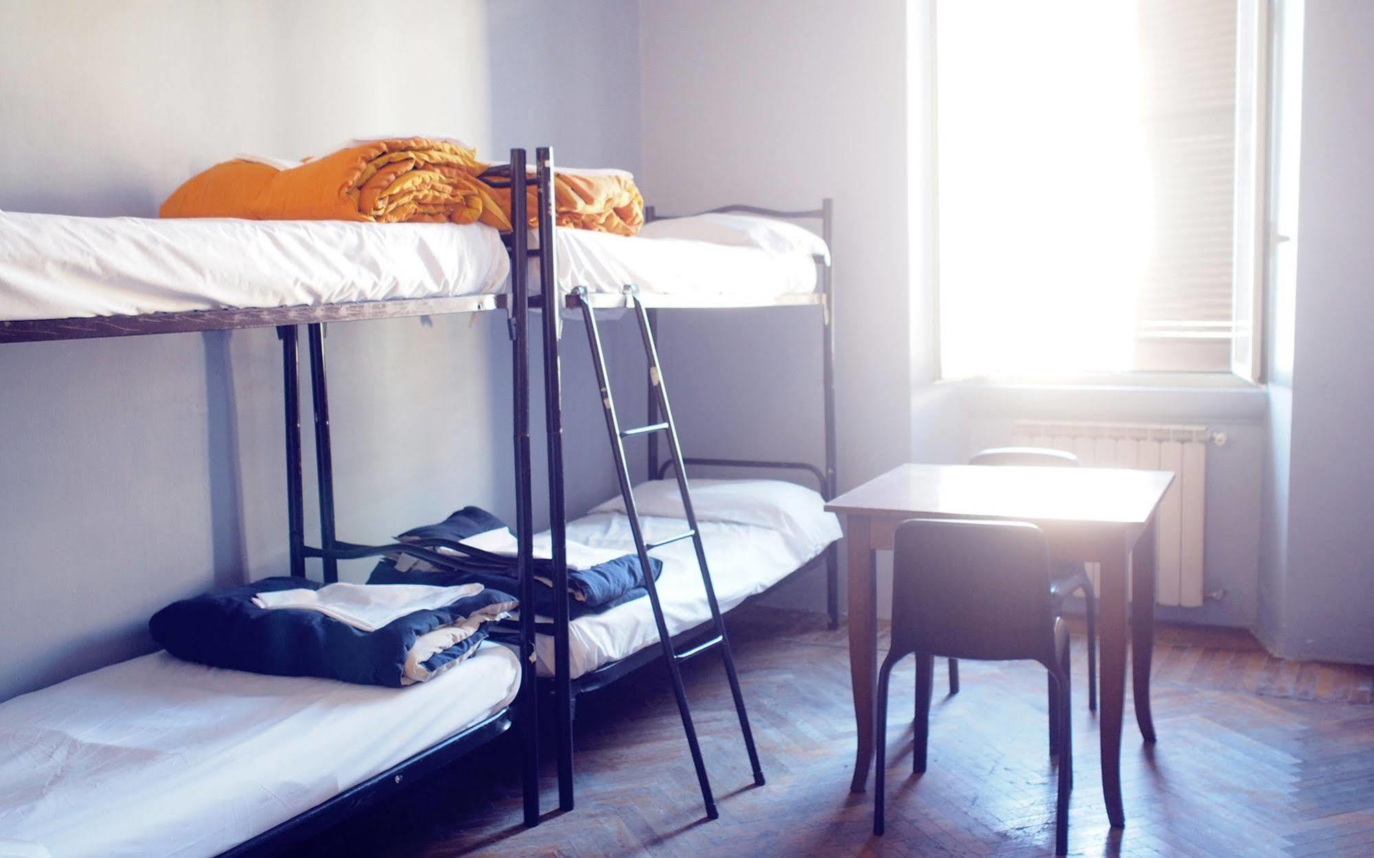 M&J Place Hostel Рим Екстериор снимка